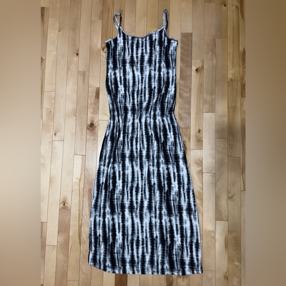 Gorgeous bathing suit cover - Picture 2 of 2